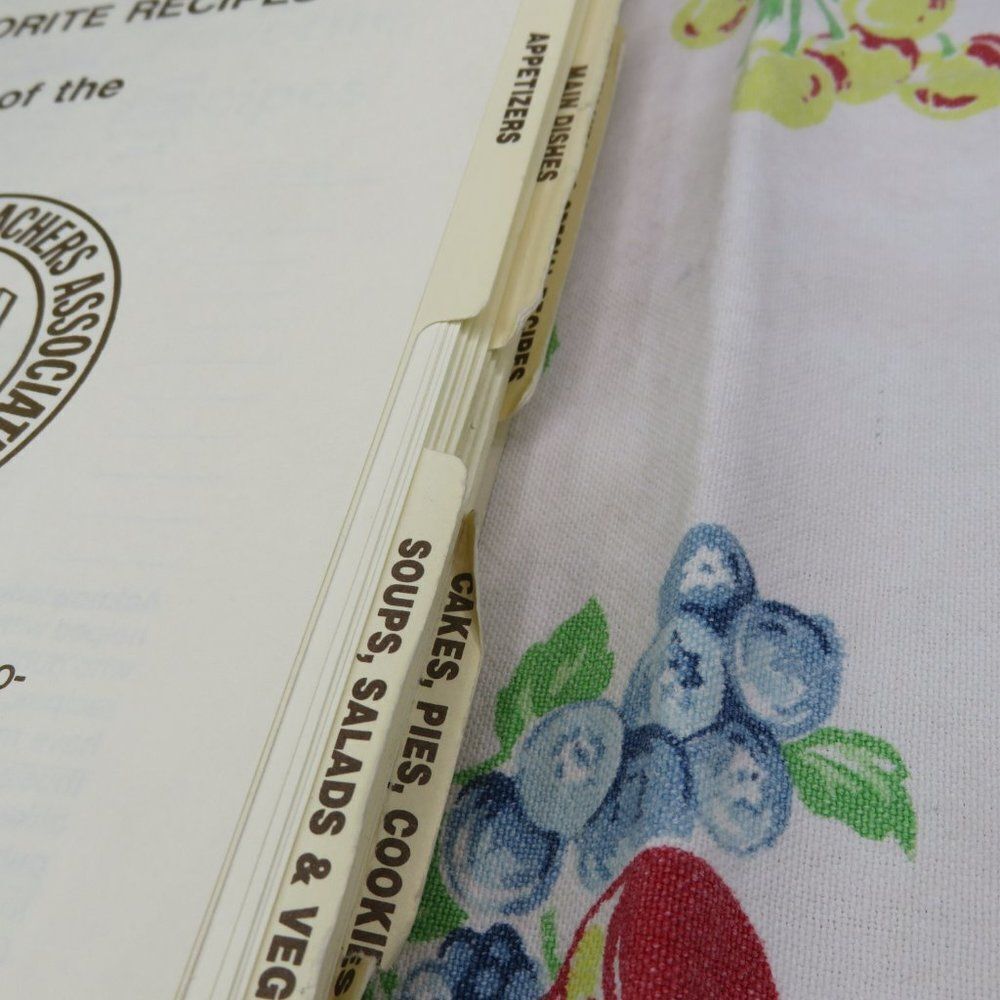 Favorite Recipes of the California Retired Teachers Association Cook Book VTG - Picture 2 of 10